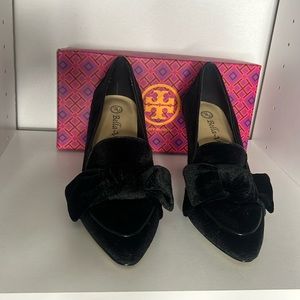 NWOT Bella Vita Bow Velvet Chunk Heels
